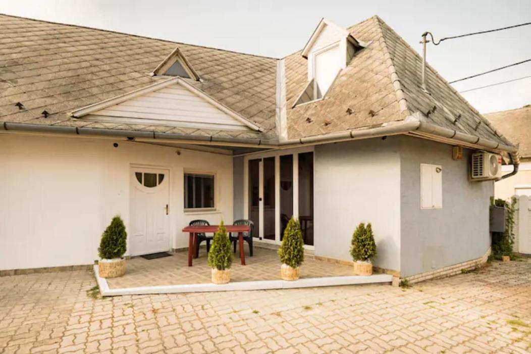 Апарт отель Azure House Кестхей Экстерьер фото