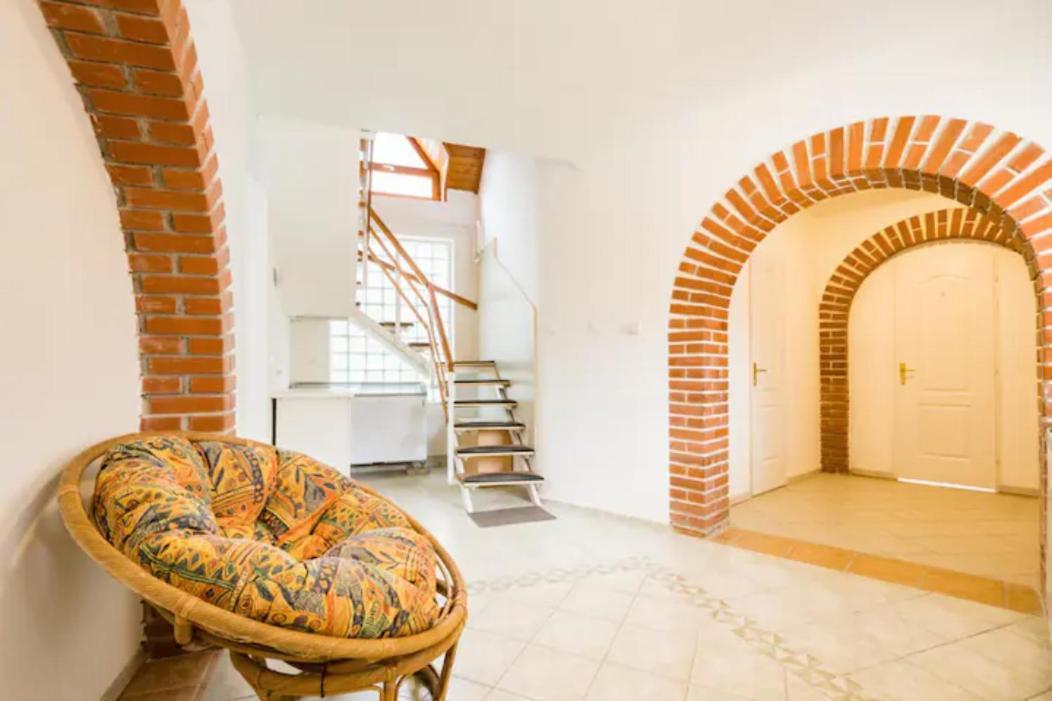 Апарт отель Azure House Кестхей Экстерьер фото