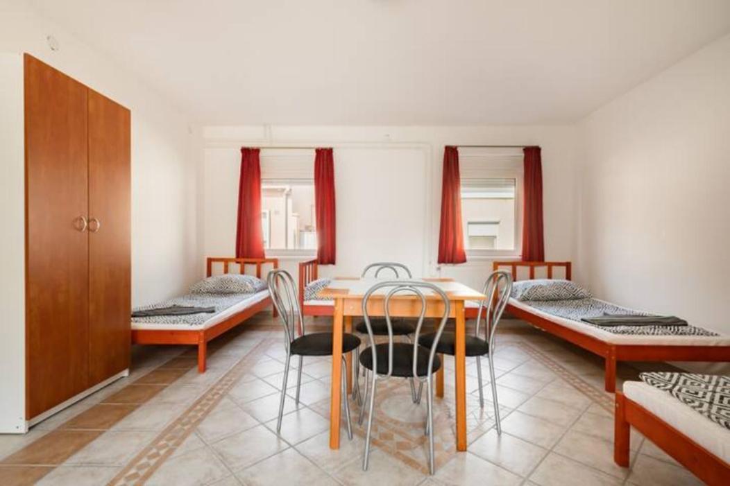 Апарт отель Azure House Кестхей Экстерьер фото